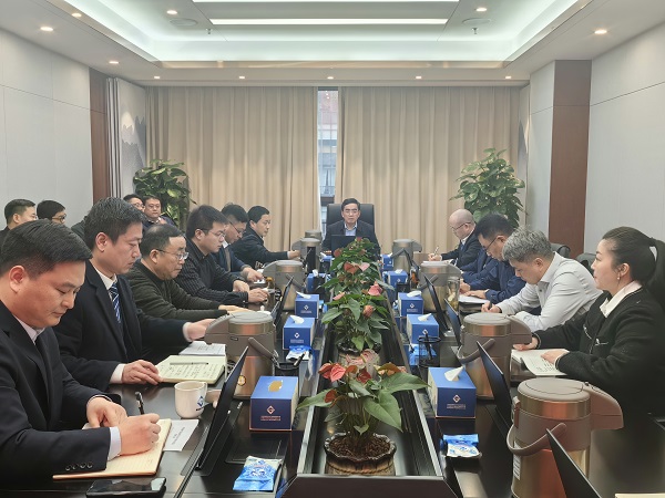 王思軍在省城市更新等三家公司重點(diǎn)工作推進(jìn)會上強(qiáng)調(diào)要以新作風(fēng)、新?lián)?dāng)，實(shí)現(xiàn)新發(fā)展